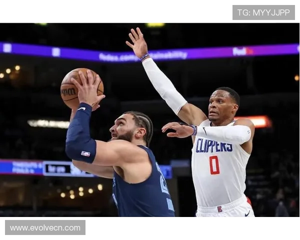 2020年8月快船对决激烈战况回顾与精彩瞬间分析